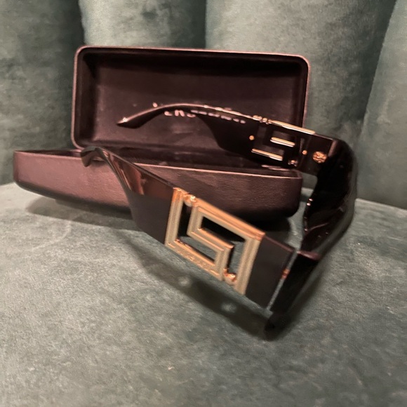 Worn once Versace Greca sunglasses - Picture 5 of 9